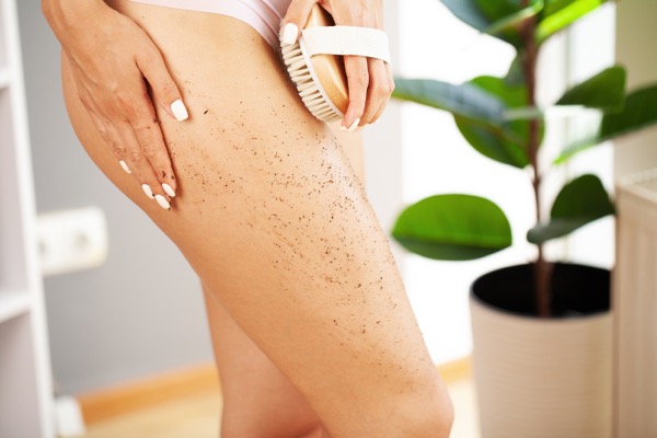 usar cepillo corporal exfoliante